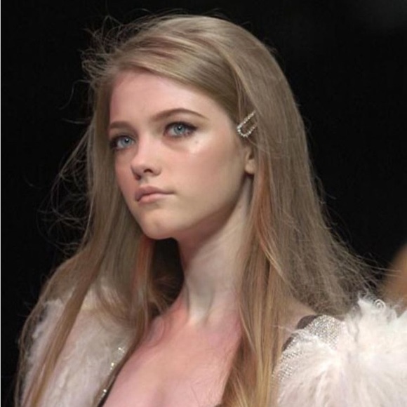 Meet your Posher, Esther - Picture 1 of 1